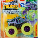 Hot Wheels Monster Trucks Power Smashers 1:64 Scale die cast Skelsaurus, Includes Crushed Car for Ages 3 Years & Up