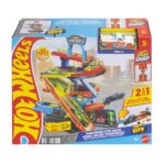 Hot Wheels City Transforming Stunt Garage Playset & 1:64 Scale Die-Cast Vehicle, Storage for 10+ Cars & Stunting Speedway